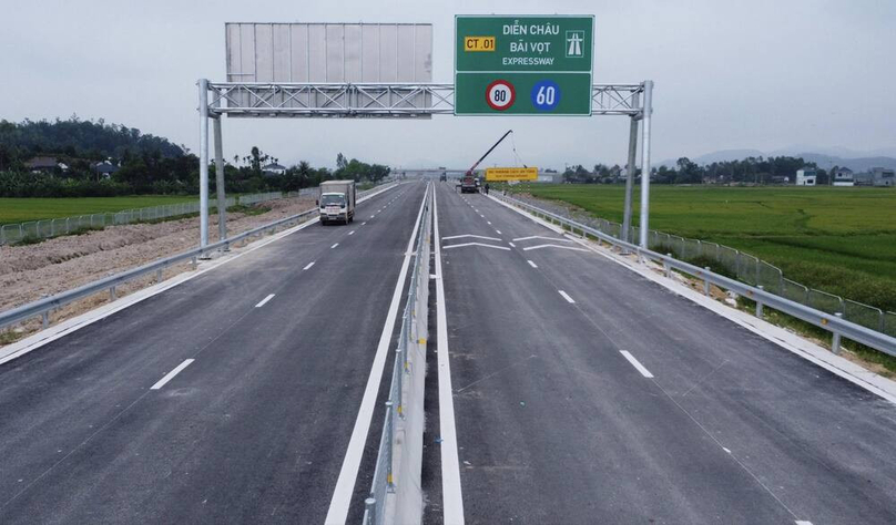  A section of the Dien Chau-Bai Vot Expressway in the central province of Nghe An before ir opens to the public. Photo by The Investor/Van Dung. 