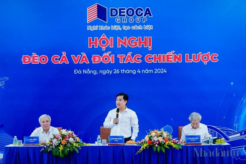 Deo Ca Group chairman Ho Minh Hoang (standing) at a conference with strategic partners in Danang city, April 26, 2024. Photo by The Investor/Thanh Van.