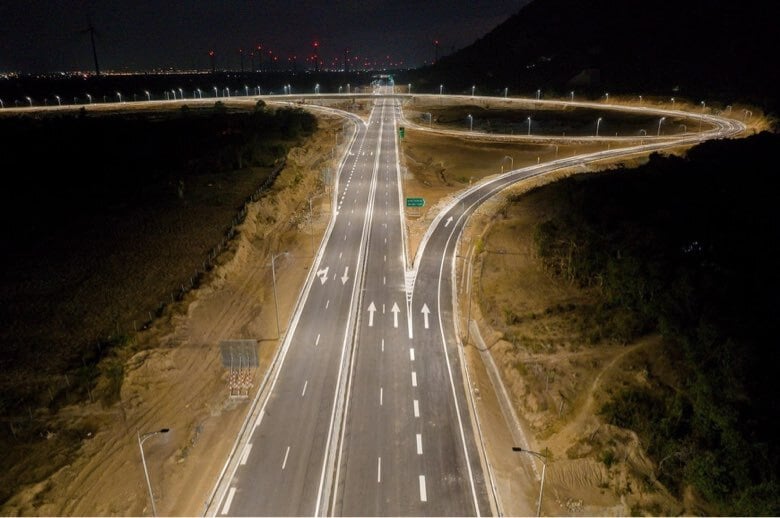 The Cam Lam-Vinh Hao Expressway, part of the North-South Expressway project, was opened to traffic on April 26, 2024. Photo by DC.