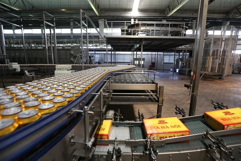 A manufacturing line of Hanoi beer cans at Habeco's plant. Photo courtesy of the firm.