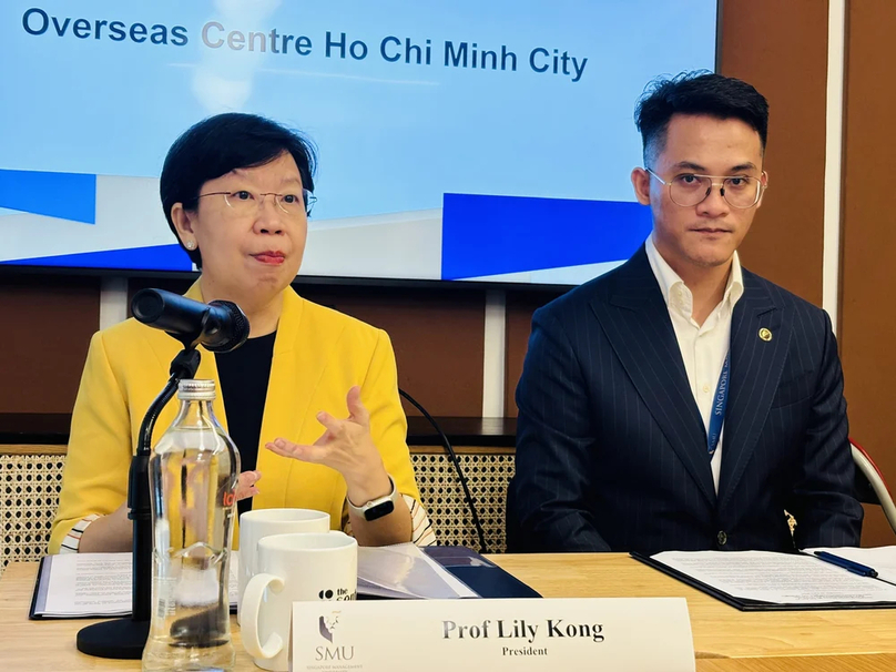 Professor Lily Kong, president of SMU, and Vu Viet Anh, director of the representative office, shared the expectations of educational cooperation between the two countries in the near future at the opening ceremony in HCMC on April 25, 2024. Photo by The Investor/Thien Ky.