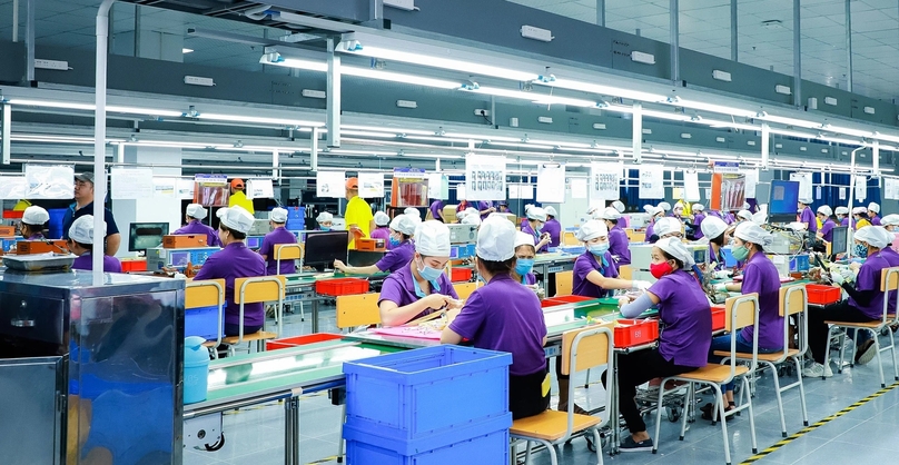 Workers at a Luxshare-ICT factory in Vietnam-Singapore Industrial Park in Nghe An province, central Vietnam. Photo courtesy of Nghe An newspaper.