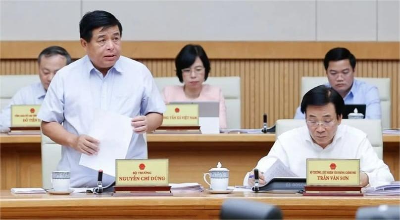 Minister of Planning and Investment Nguyen Chi Dung speaks at a cabinet meeting in Hanoi, May 4, 2024.