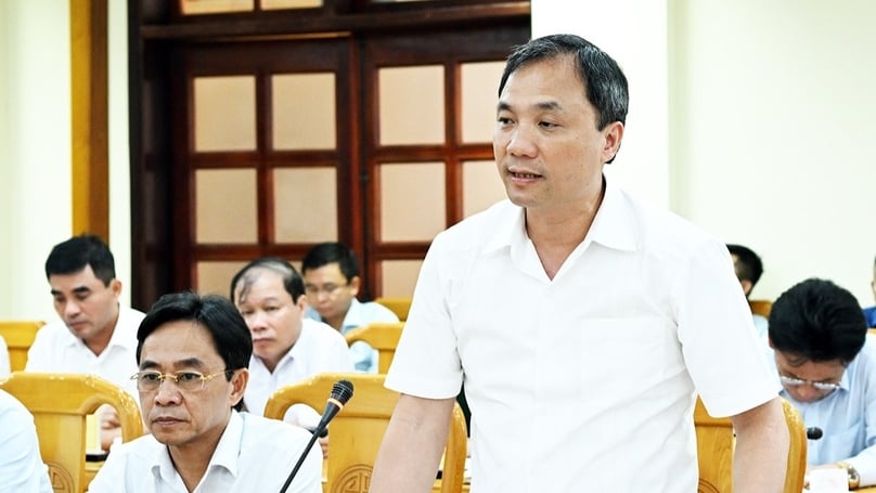 Hoang Trung Dung (standing), chief of Ha Tinh Party Committee, speaks at a meeting with Petrovietnam in Ha Tinh province, central Vietnam, on May 5, 2024. Photo courtesy of Ha Tinh newspaper.