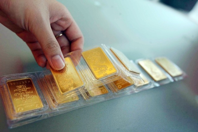  SJC gold bars. Photo courtesy of Thanh Nien (Young People) newspaper. 