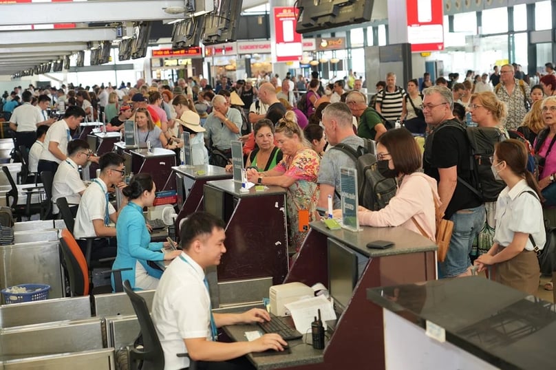 A crowded airport in Vietnam. Photo courtesy of the government's news portal.