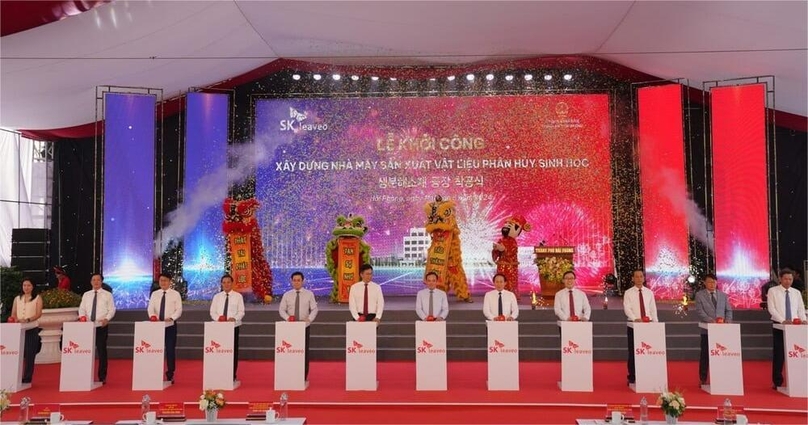 Các đại biểu nhấn nút khởi công xây dựng Nhà máy sản xuất vật liệu sinh học công nghệ cao Ecovance tại thành phố Hải Phòng, miền Bắc Việt Nam, ngày 11/5/2024. Ảnh do Cổng thông tin Hải Phòng cung cấp.