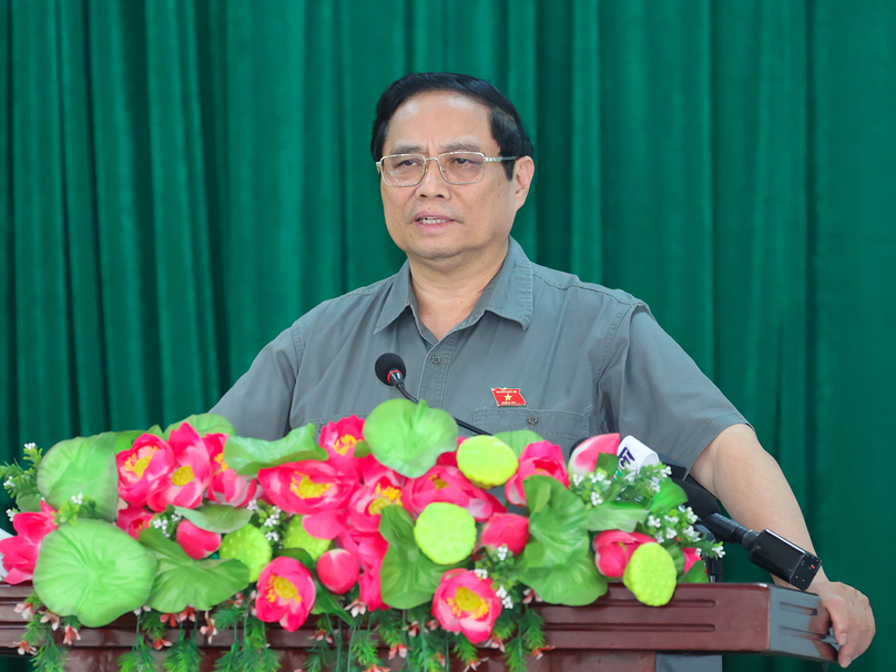 Prime Minister Pham Minh Chinh interacts with voters in Can Tho city, southern Vietnam, May 12, 2024. Photo courtesy of the government's news portal.