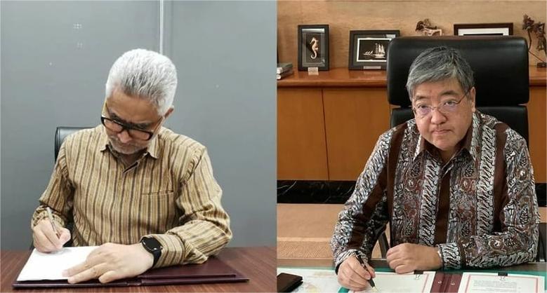 Director general of Asia Pacific and Africa at Indonesia's Ministry of Foreign Affairs Abdul Kadir Jailani (right) and Japanese Ambassador to Indonesia Masaki Yasushi (right) sign the Exchange of Notes (E/N) regarding provision of a loan for the 'Jakarta MRT (Mass Rapid Transit) East-West Line Plan Phase 1' project on May 13, 2024. Photo courtesy of Antara.
