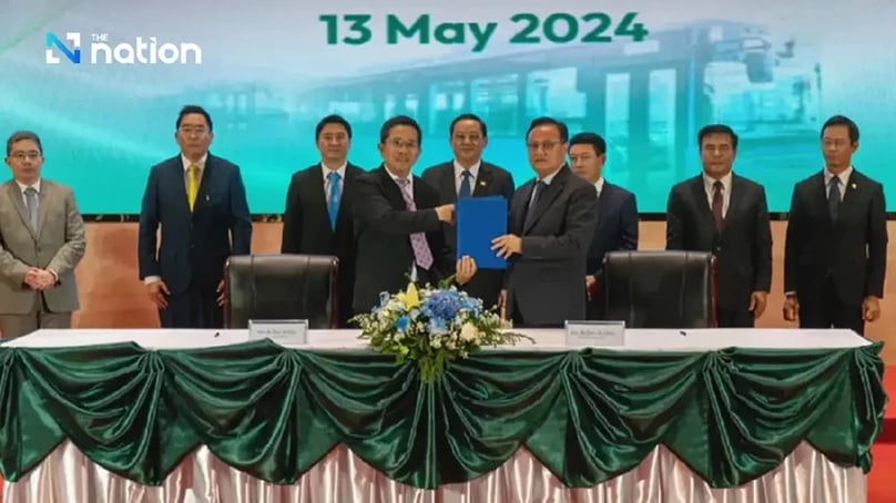 Representatives from the Lao Government and Energy Absolute Public Company Limited at a ceremony to form the joint venture managing clean energy business. Photo courtesy of nationthailand.com.