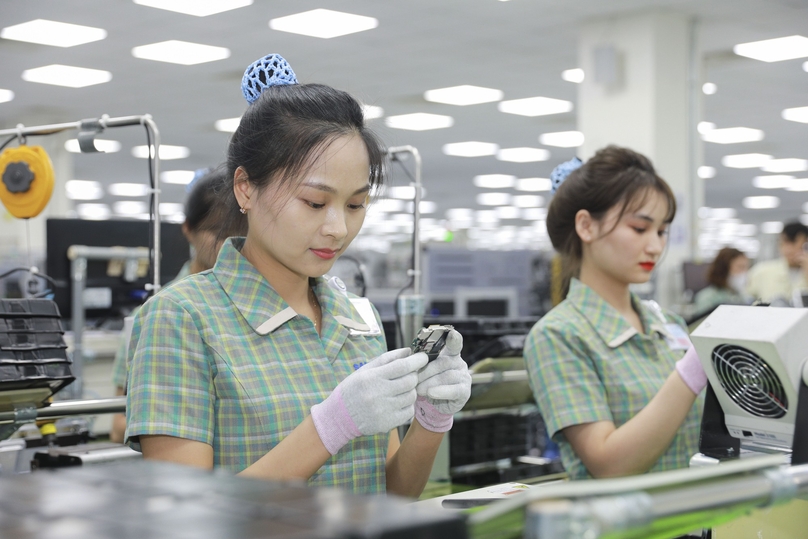 Some workers of Samsung in Vietnam. Photo courtesy of the government's news portal.