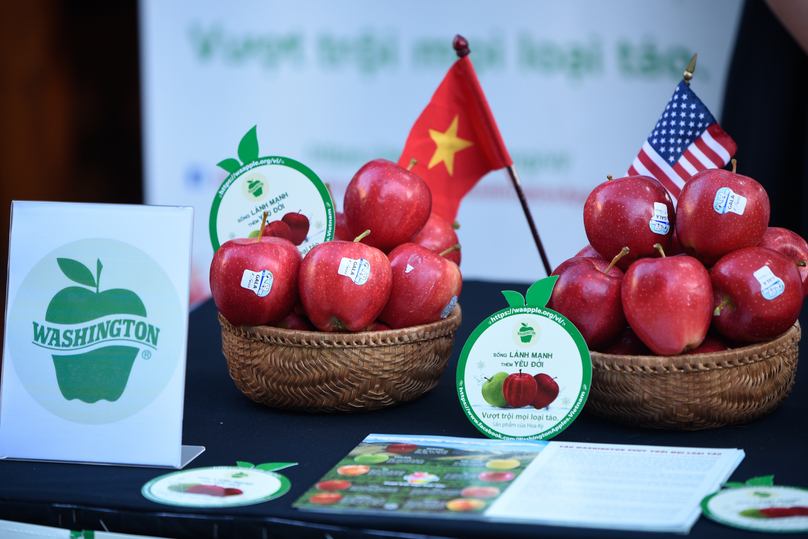 U.S. apples on display at the Great American Barbeque Festival by United Tastes, Hanoi, September 21, 2023. Photo courtesy of the U.S. Embassy in Hanoi.