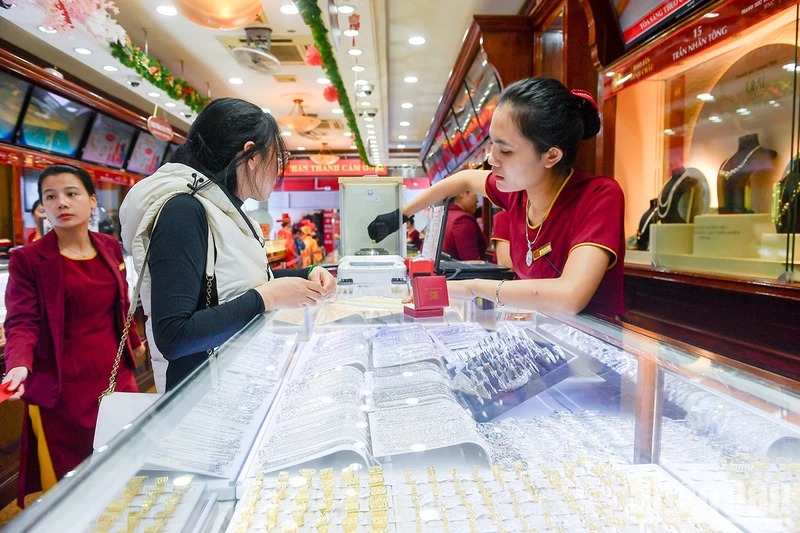 A gold store under Bao Tin Minh Chau in Hanoi. Photo courtesy of Nhan Dan (The People) newspaper.