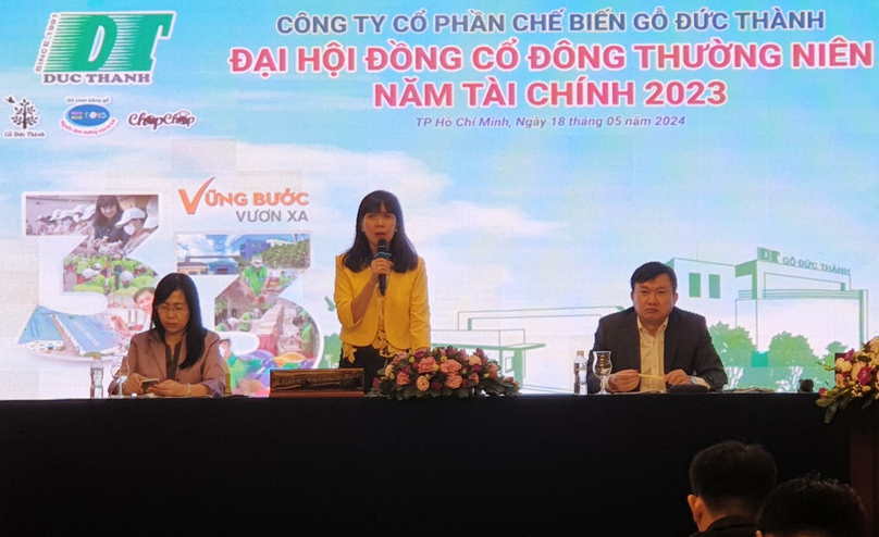 Le Hai Lieu (standing), board chairwoman of Duc Thanh Wood JSC, speaks at its 2024 AGM in Ho Chi Minh City, May 18, 2024. Photo courtesy of the company.