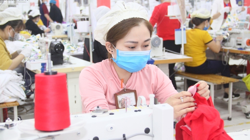 A  garment factory in Vietnam. Photo courtesy of Lao Dong va Cong Doan (Labor and Labor Union) magazine.