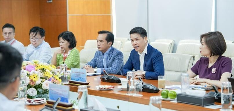 CEO of PV Gas Pham Van Phong (second, right) speaks at a meeting with executives of PVEP and Zarubezhneft in Ho Chi Minh City, May 20, 2024. Photo courtesy of PV Gas.