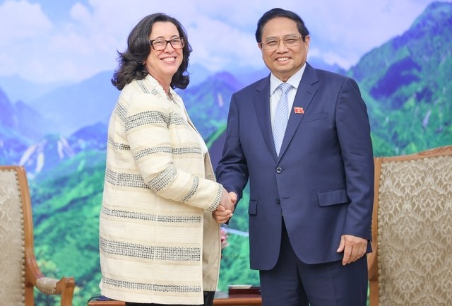 Vietnam’s Prime Minister Pham Minh Chinh (right) meets with the World Bank’s vice president Manuela V. Ferro in Hanoi, May 27, 2024. Photo courtesy of the government’s news portal.