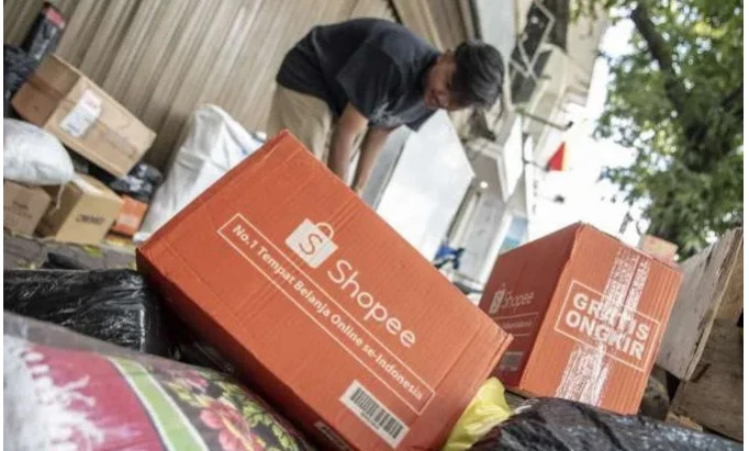  Parcels of e-commerce platform Shopee. Photo courtesy of Antara.