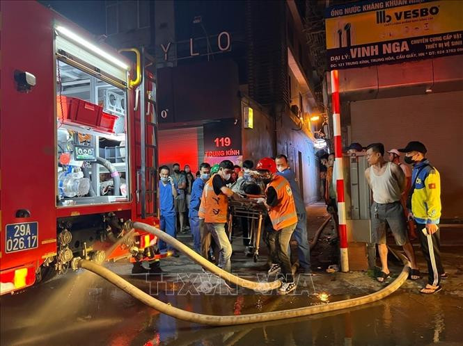 Victims are taken out of the rental house fire on Trung Kinh street, Hanoi, May 24, 2024. Photo courtesy of Vietnam News Agency.