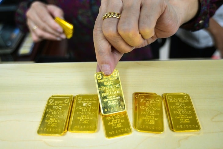 SJC-branded one-tael gold bars. Photo courtesy of Tuoi Tre (Youth) newspaper.