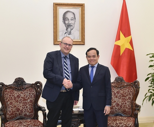 Vietnam’s Deputy Prime Minister Tran Luu Quang (right) hosts a meeting with Lego’s COO Carsten Rasmussen in Hanoi, May 30, 2024. Photo courtesy of the government’s news portal.