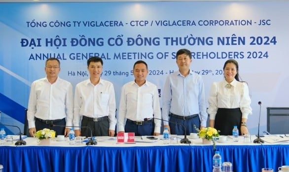The board of directors of Viglacera for the 2024-2029 term at the company's AGM in Hanoi on May 29, 2024. Photo courtesy of the corporation.