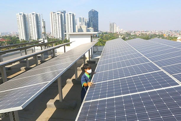 A worker inspects solar panels on top of the Energy and Mineral Resources Ministry Electricity Directorate General’s office, in Jakarta. Photo courtesy of The Jakarta Post.