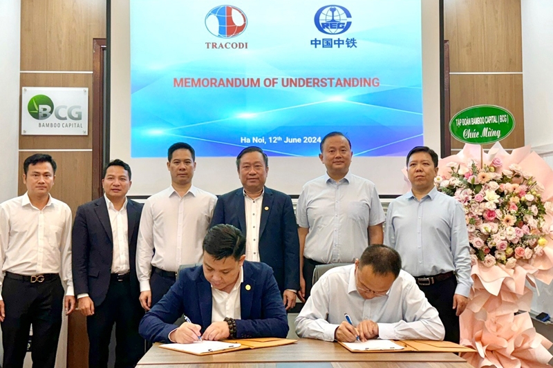 Representatives of Tracodi and CREC sign a memorandum of understanding in Hanoi on June 12, 2024. Photo courtesy of Bamboo Capital Group.