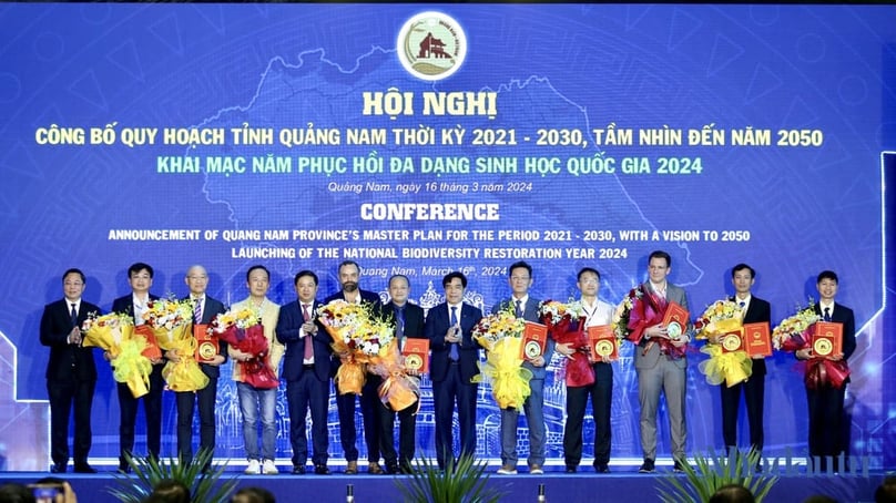 The People's Committee of Quang Nam province grants in-principle approval, investment registration certificates, or investment location research agreements to investors on March 16, 2024. Photo by The Investor/Thanh Van.