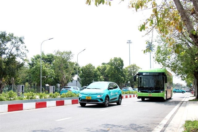  An electric taxi of Xanh SM and VinBus bus. Photo courtesy of Vietnam News Agency.