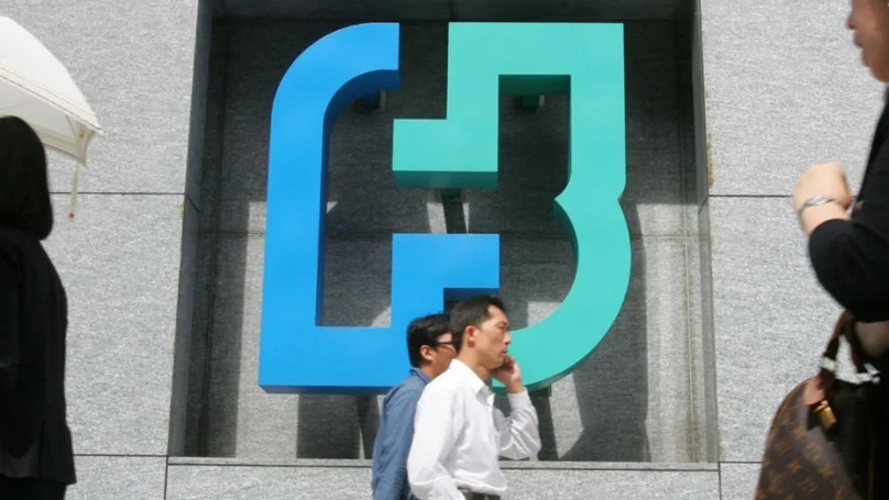 Pedestrians go past Fubon's headquarters in Taiwan. Photo courtesy of Yahoo.