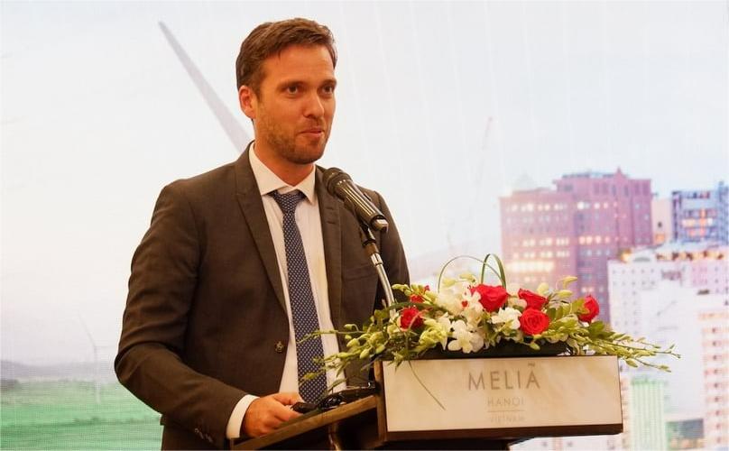 Rasmus Munch Sørensen, adviser to the Vietnam-Denmark Energy Partnership Program, presents the “Pathways to Net Zero” report in Hanoi, June 19, 2024. Photo by The Investor/Quang Minh.