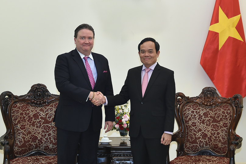 Deputy Prime Minister Tran Luu Quang (right) and U.S. Ambassador to Vietnam Marc Evans Knapper at a meeting in Hanoi on June 18, 2024. Photo courtesy of the government's news portal.