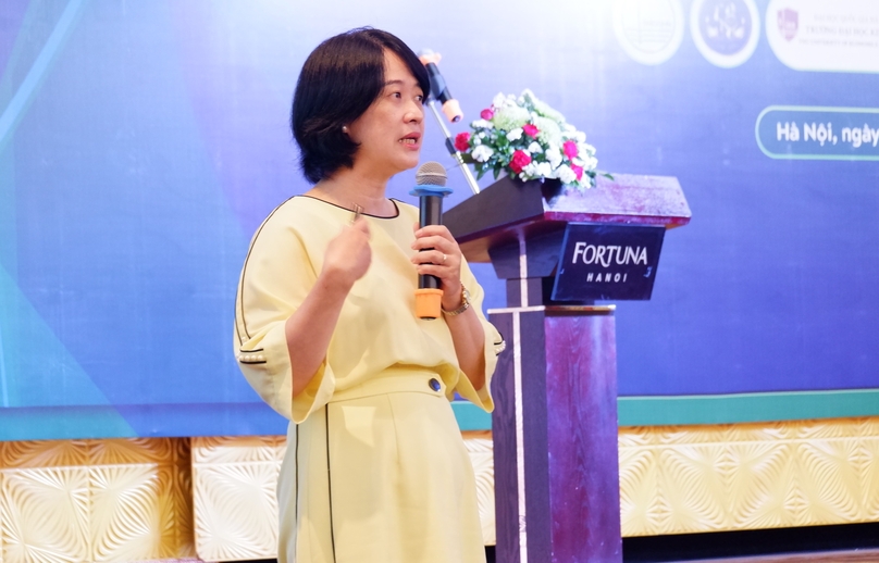 Dr. Nguyen Thi Vinh Ha, an author of the VEPR annual economic report 2024, presents its findings, Hanoi, June 20, 2024. Photo by The Investor/Quang Minh.