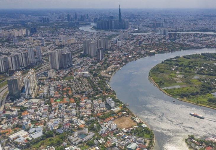  An aerial view of the Saigon River, Ho Chi Minh City. Photo courtesy of Tuoi Tre (Youth) newspaper. 