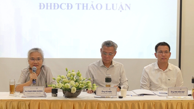 IPA's board member Pham Minh Huong (left) answers shareholders' questions at the company's 2024 AGM, June 20, 2024. Photo courtesy of Cong Thuong (Trade Industry) newspaper.