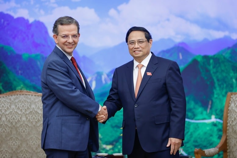 Prime Minister Pham Minh Chinh meets with Paulo Medas, head of an IMF 2024 Article IV consultation team, in Hanoi, June 21, 2024. Photo courtesy of the government’s news portal.