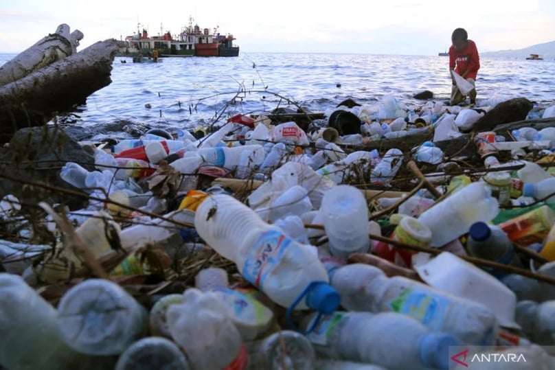  Indonesia optimistic of cutting ocean plastic waste by 70%. Photo courtesy of Vietnam News Agency.