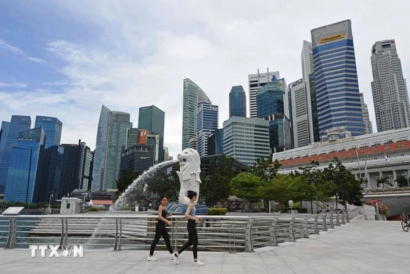  A square in Singapore. Photo courtesy of Xinhua/Vietnam News Agency.