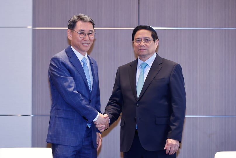 Prime Minister Pham Minh Chinh (right) and Yeonin Jung, vice chairman and COO of Doosan Enerbility, at a meeting in Seoul on July 1, 2024. Photo courtesy of the government's news portal.