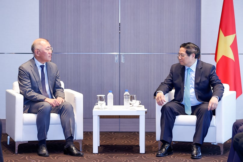 Prime Minister Pham Minh Chinh (right) and Hyundai Motor executive chair Euisun Chung meet in Seoul, July 1, 2024. Photo courtesy of the government's news portal.
