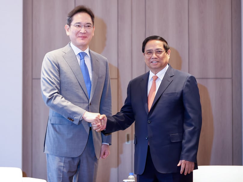  Prime Minister Pham Minh Chinh (right) and Samsung executive chairman Lee Jae-yong at a meeting in Seoul on July 2, 2024. Photo courtesy of the government news portal.