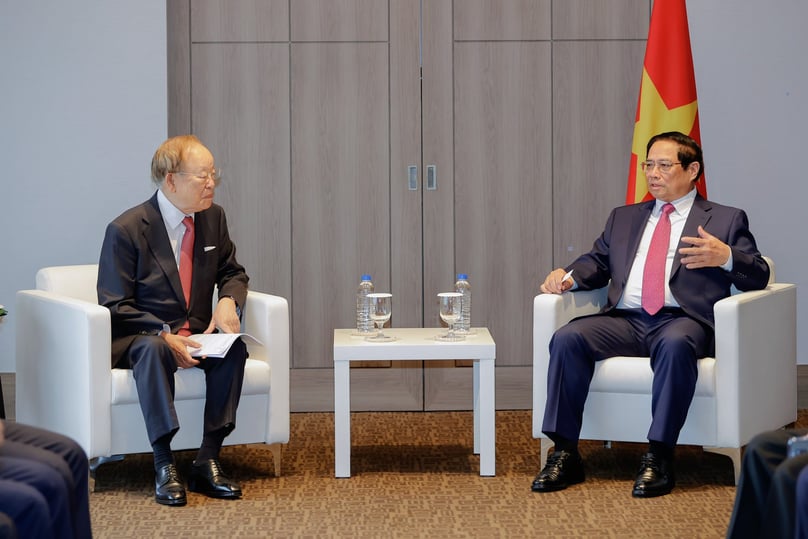 Thủ tướng Việt Nam Phạm Minh Chính (phải) tiếp Chủ tịch CJ Sohn Kyung Sik tại Seoul vào ngày 3 tháng 7 năm 2024. Ảnh do cổng thông tin chính phủ cung cấp.