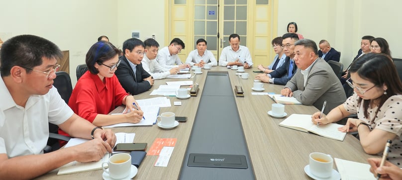 Vietnamese Transport Minister Nguyen Van Thang (left, in black) receives a PCI-Suntek Technology delegation (right) in Hanoi on July 3, 2024. Photo courtesy of Giao Thong (Transport) newspaper.