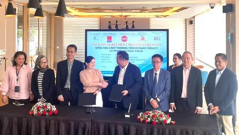 Representatives of Toyo Ink Berhad and Song Hau 2 Power Company Ltd. ink an agreement with Eximbank Malaysia for a $980 million loa on, June 7, 2024. Photo courtesy of Power Engineering Consulting Joint Stock Company 2.
