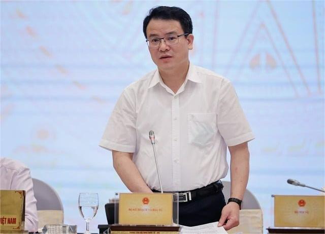 Deputy Minister of Planning and Investment Tran Quoc Phuong answers reporters' questions at a regular government press meeting in Hanoi, July 6, 2024. Photo courtesy of the government's news portal.