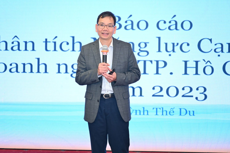 Dr. Huynh The Du, a lecturer at Indiana University (U.S.), speaks at the 2024 Provincial Enterprise Competitiveness Forum held in HCMC, July 10, 2024. Photo courtesy of Doanh nhan Sai Gon (Saigon Entrepreneur) magazine.