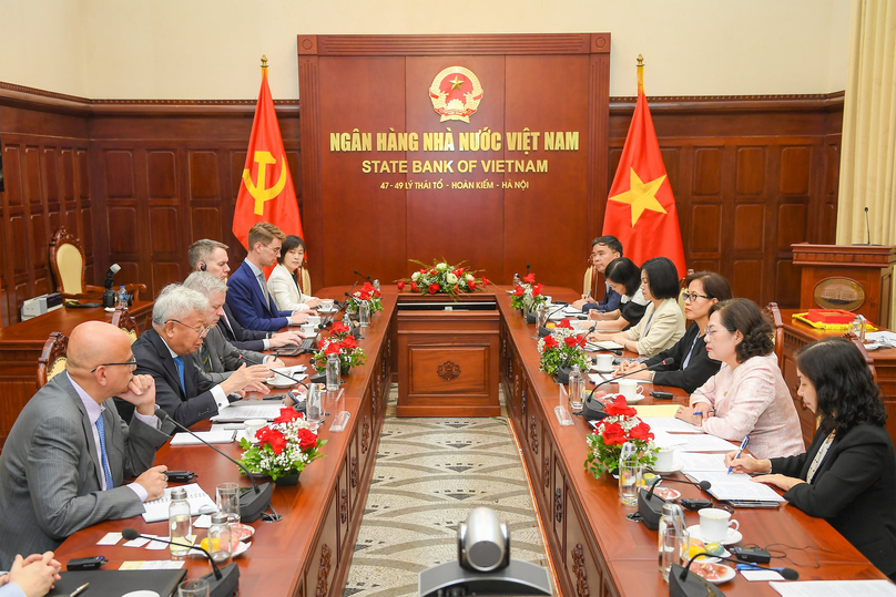 A delegation of the Asian Infrastructure Investment Bank AIIB (left) and the State Bank of Vietnam meet in Hanoi, July 15, 2024. Photo courtesy of the SBV.