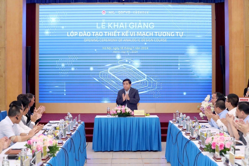 Minister of Planning and Investment Nguyen Chi Dung speaks at the opening of an analog Integrated Circuit design course in Hanoi, July 16, 2024. Photo courtesy of the ministry.