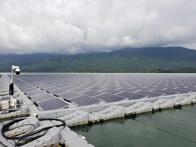 A floating solar farm in Binh Thuan province, south-central Vietnam. Photo courtesy of Nguoi Lao Dong (Laborer) newspaper.